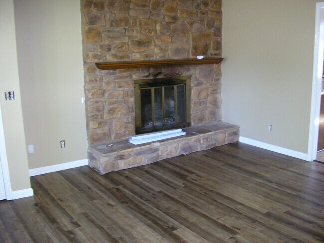 Foto del edificio - 2516 Edgehill Pl