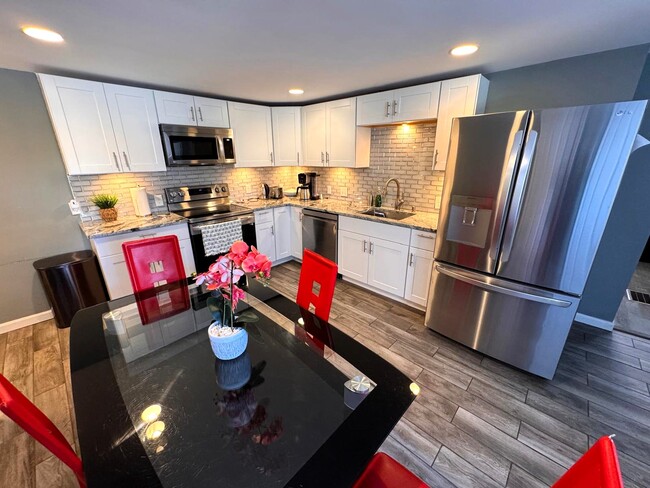 Building Photo - 60 Cedar St