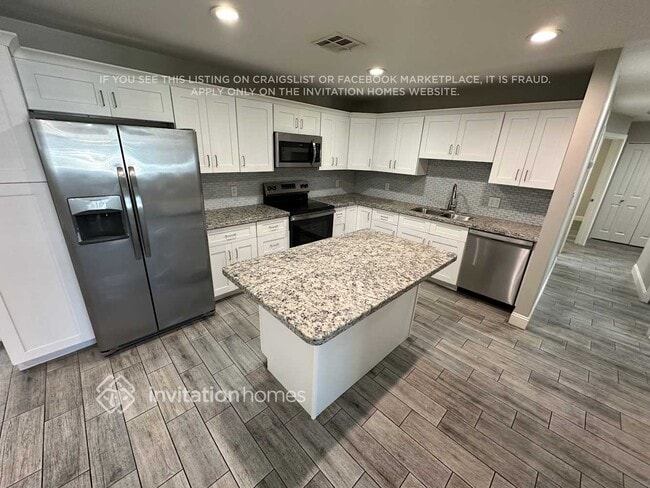 Building Photo - 7801 E Loma Land Dr