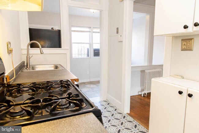 Foto del edificio - 302 Channing St NE