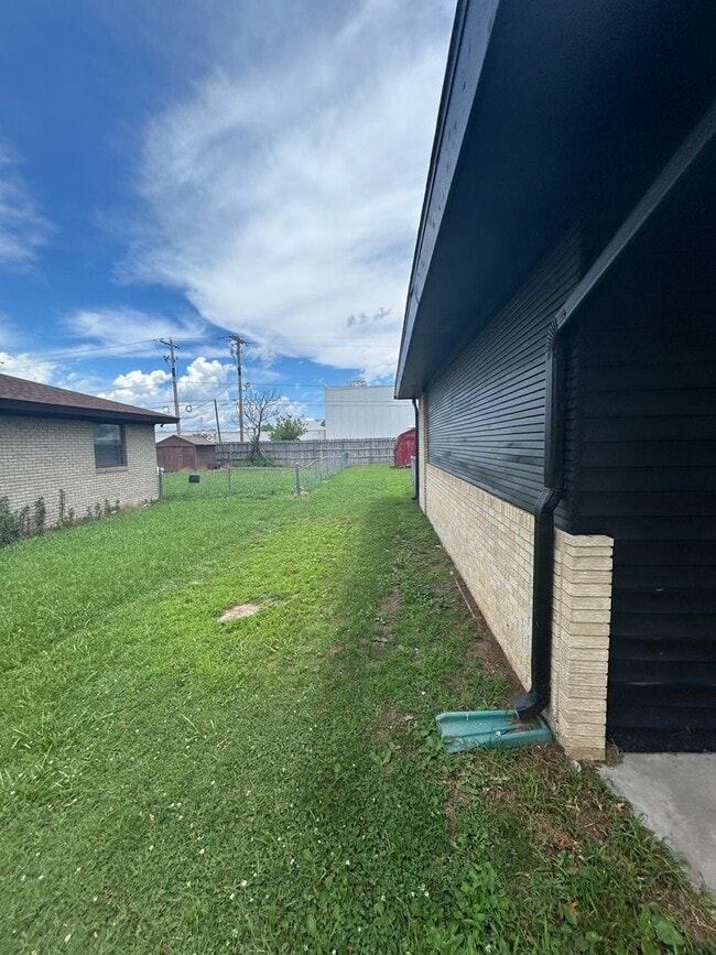 Foto del edificio - Charming 3-bedroom, 2-bath home in Springd...