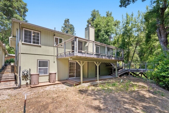 Building Photo - 475 Riverview Dr