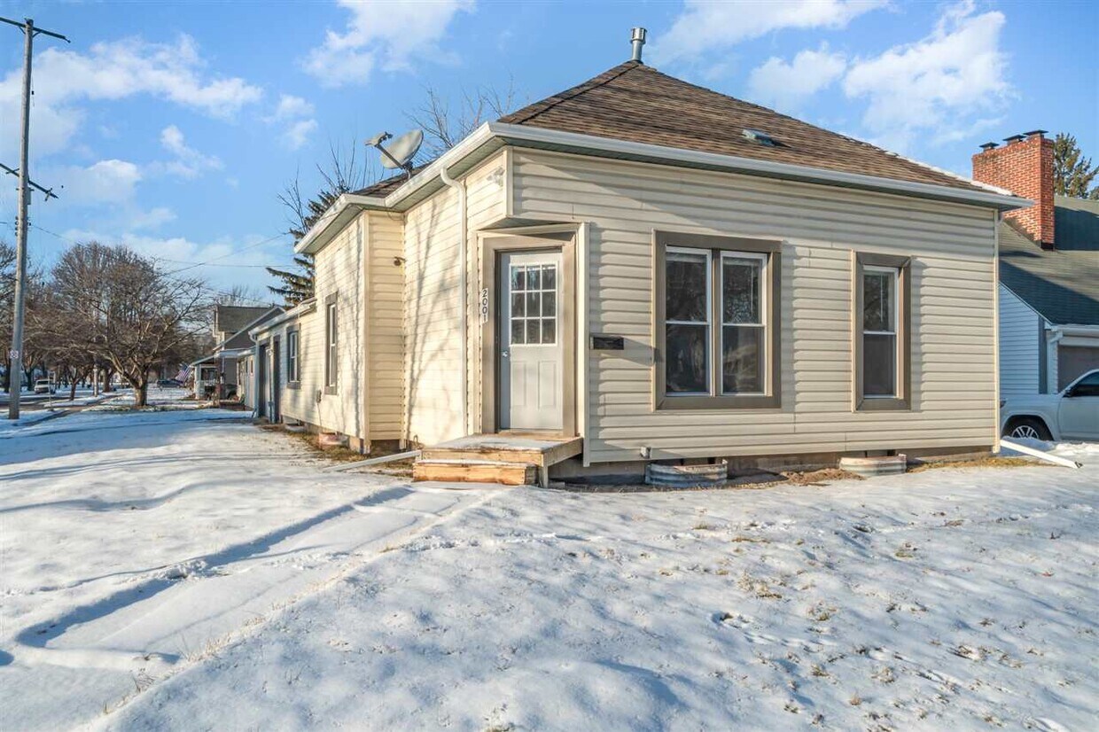 2001 Ashman St, Midland, MI 48640 House Rental in Midland, MI