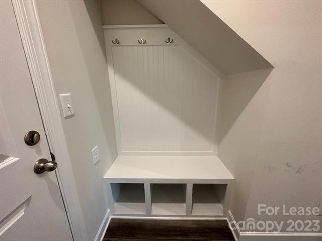 Foto del edificio - 7109 Bryce Ave