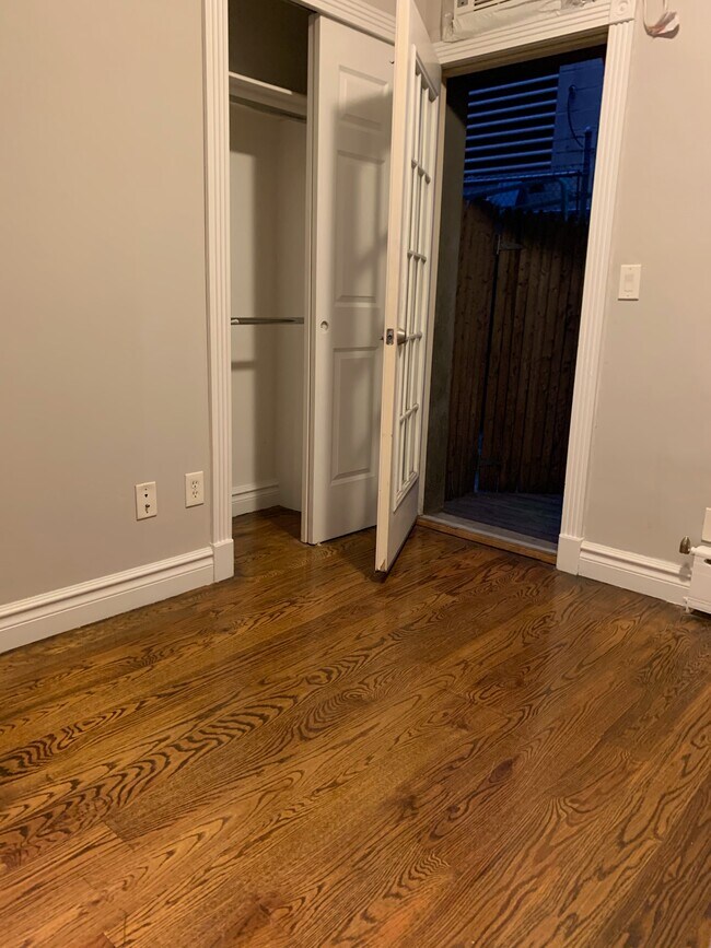 Foto del edificio - 345 W 53rd St