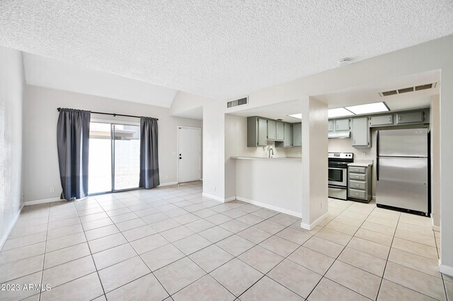 Foto del edificio - 1342 W Emerald Ave
