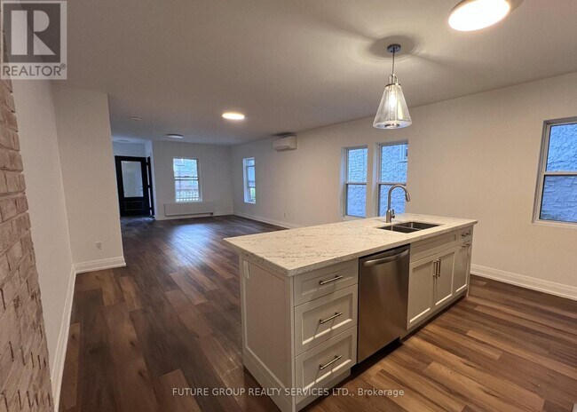 Photo du bâtiment - 4876 Simcoe St