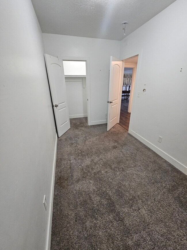 Building Photo - 53 N Palomino Way