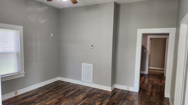 Building Photo - 743 Rosedale Ave
