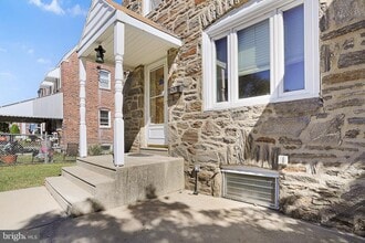 Building Photo - 253 Childs Ave