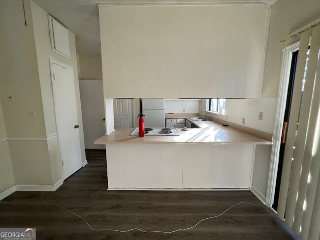 Building Photo - 7560 Taylor Rd