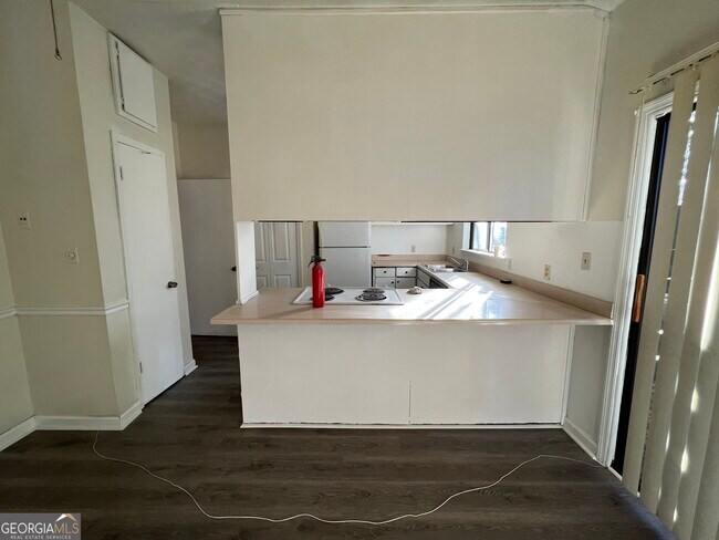 Foto del edificio - 7560 Taylor Rd