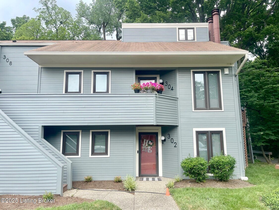 Primary Photo - 302 Cres Spring Dr