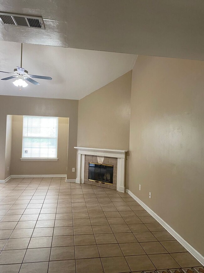 Building Photo - 2409-2413 Nugget Ln