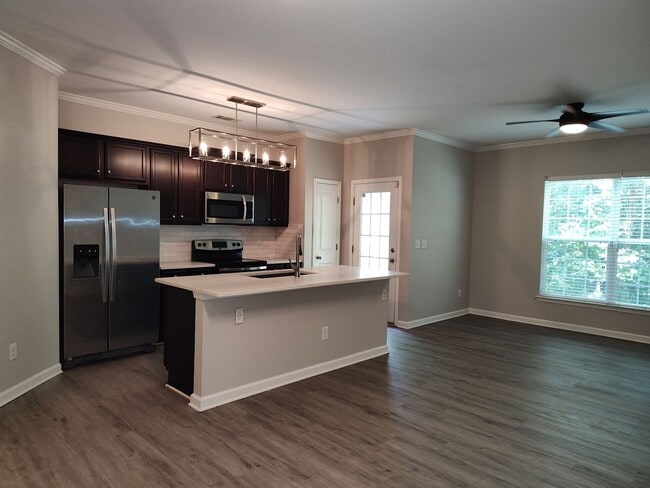 Building Photo - Beautiful Townhome in Berkshire!