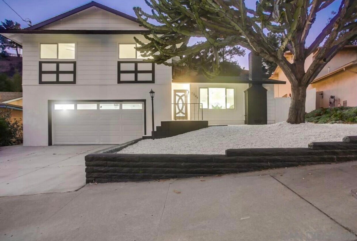 Primary Photo - 2544 Arnott St