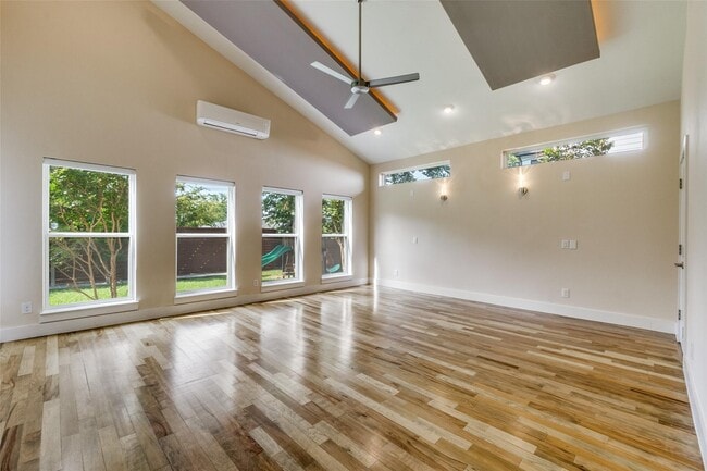 Building Photo - 3772 Seguin Dr