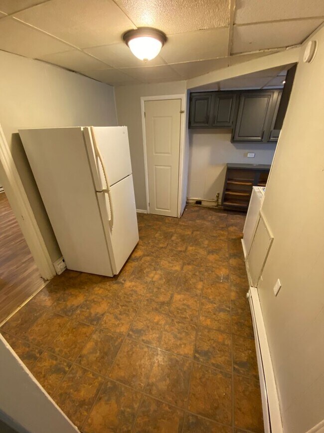 338 N 2nd St Unit 3, Allentown, PA 18102 Room for Rent in Allentown