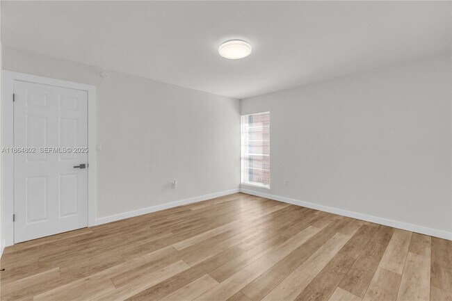 Foto del edificio - 4709 NW 7th St