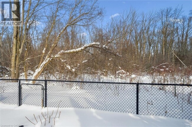 Building Photo - 255 Pineland Pl