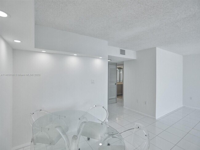 Building Photo - 18071 Biscayne Blvd