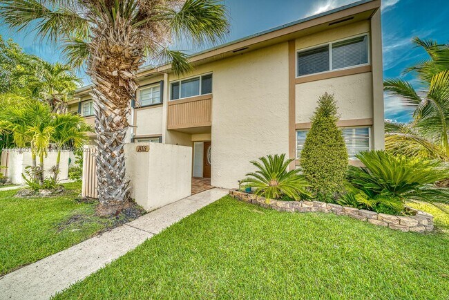 Building Photo - 14319 Kendale Lakes Cir