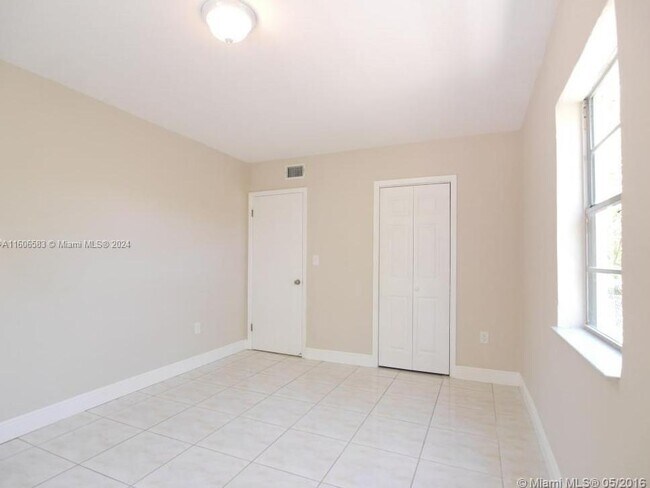 Building Photo - 6555 SW 59th Pl