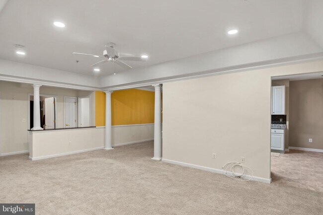 Foto del edificio - 6155 Shadywood Rd