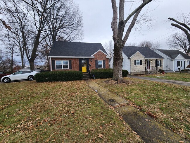 Building Photo - Beautiful and Spacious 3BR 2BA Home w/ Remodeled Kitchen • Patio & Fenced Yard in St. Matthews
