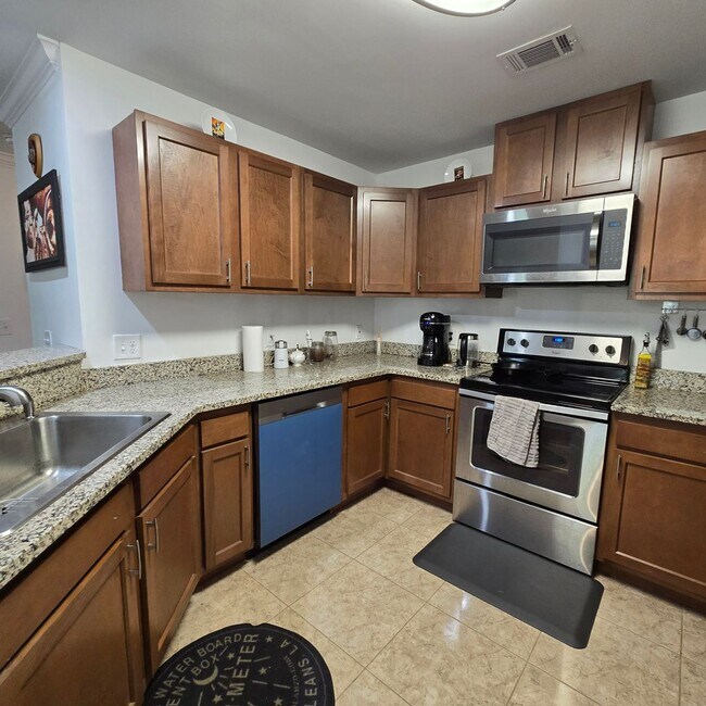 Building Photo - Move-in Ready July 16th