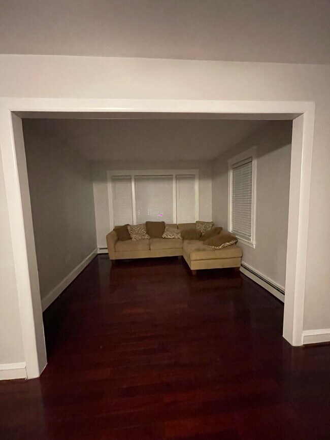 Living Room - 949 Mineral Spring Ave