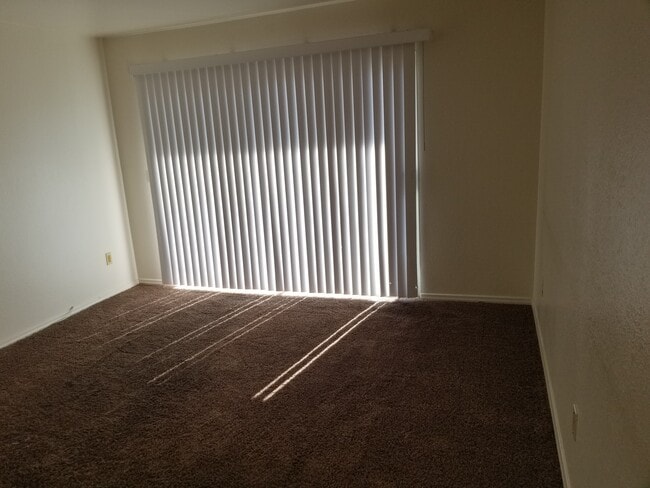 Building Photo - 8070 W Russell Rd