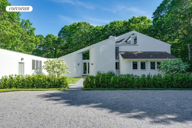 Building Photo - 5 Glen Oak Ct