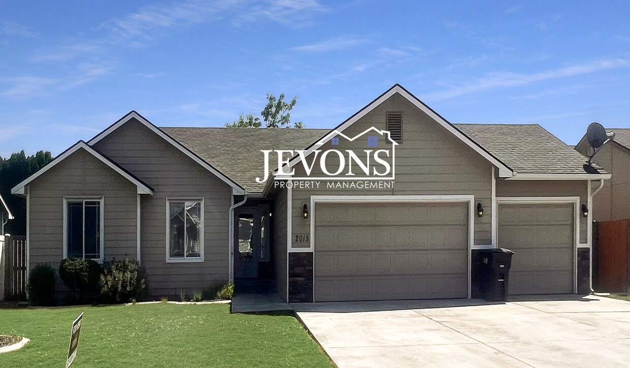Primary Photo - Inviting 3-bedroom single-family home with...