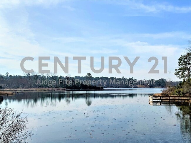 Building Photo - Private and Secluded 3/2 Home Just Minutes...