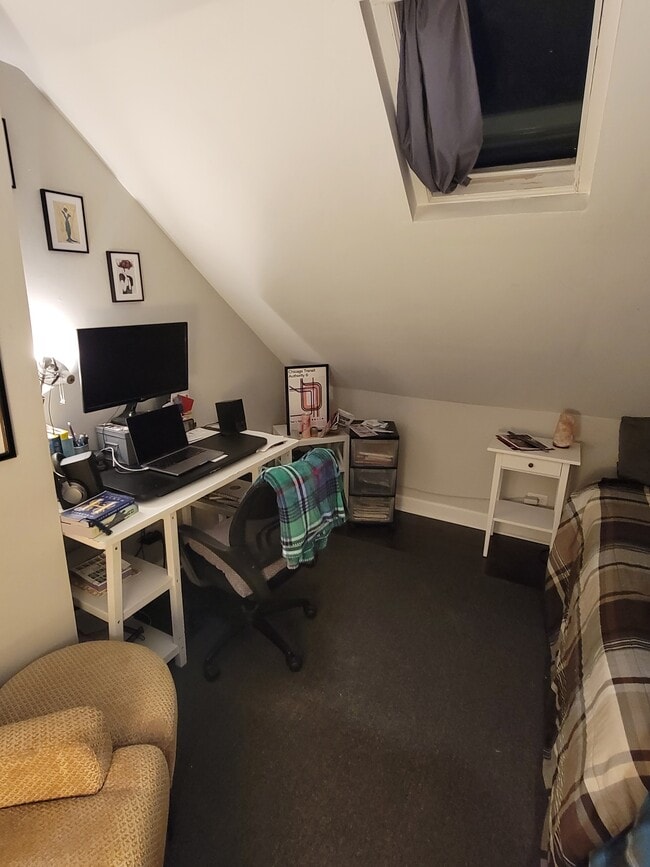 Building Photo - 1810 W Melrose St