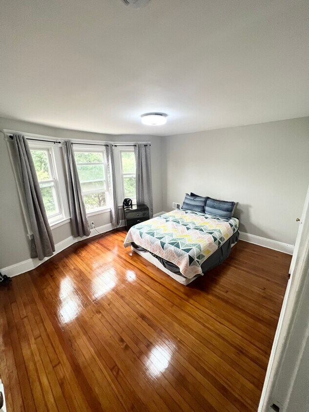 Primary Photo - 33 Ella St
