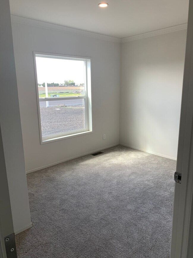Foto del edificio - 3 Bedroom 2 Bathroom Charming Home for Ren...
