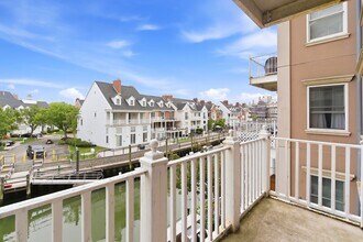 Building Photo - 204 Shearwater Ct W