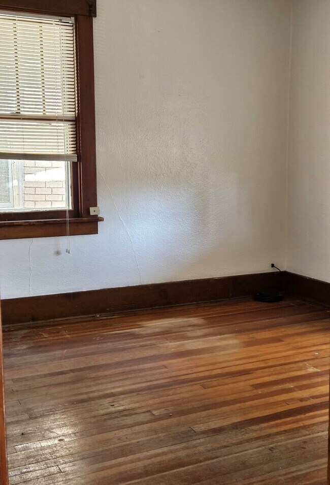 Foto del edificio - 710 E. 3rd St.