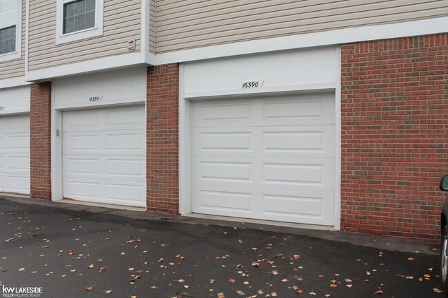 Building Photo - 16390 Chatham Dr