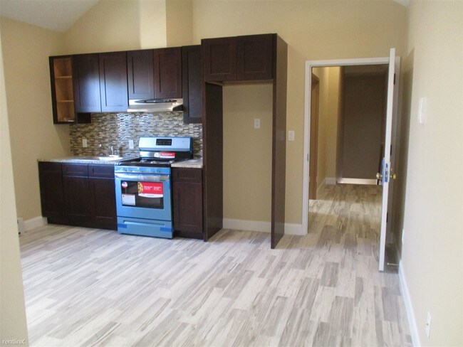 Building Photo - 2 br, 1 bath Apartment - 10128 99th St