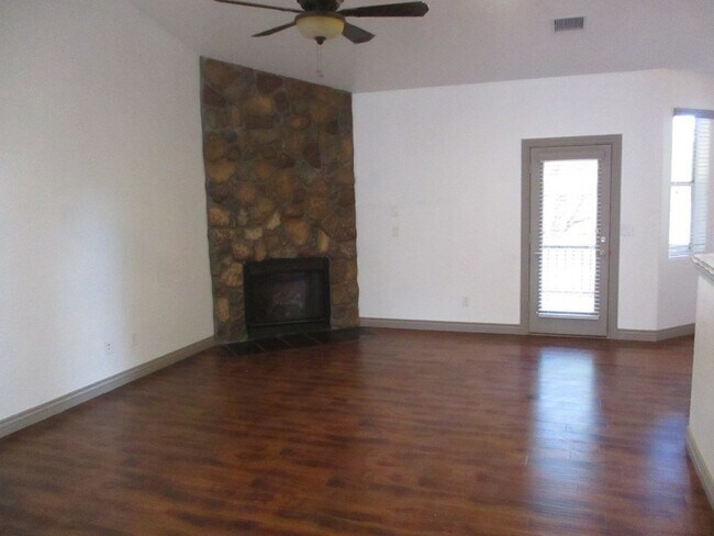 Foto del edificio - 820 E Pine Ln