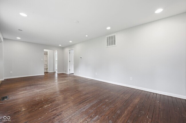 Foto del edificio - 560 E Highland St