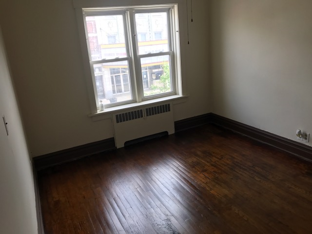 Building Photo - 1332 119th St