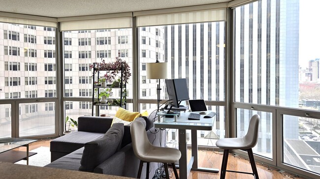 Foto del edificio - 222 N Columbus Dr