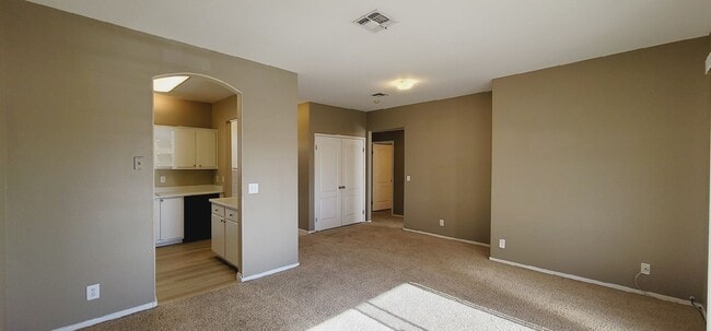 Building Photo - 1900 N Torrey Pines Dr
