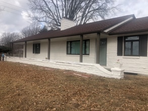 Building Photo - 7146 Parallel Pkwy