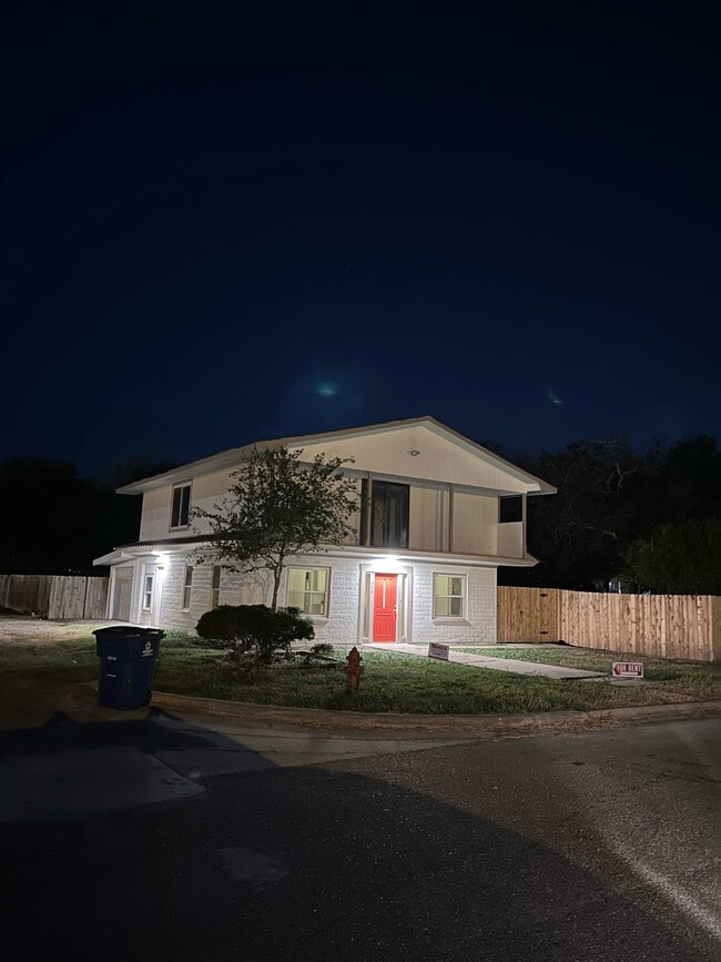 Building Photo - 508 E Le Roy St