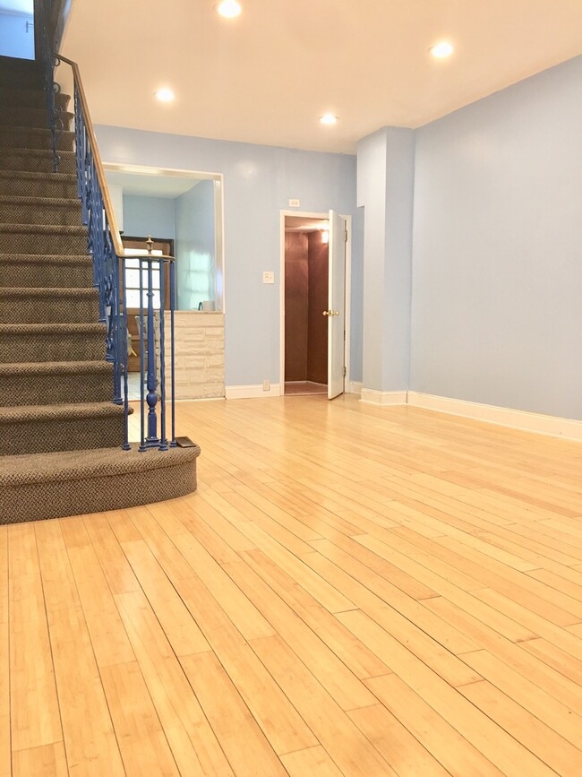Building Photo - Beautiful 3-Bed/1-Bath Townhouse in Girard Estates/East Passyunk! Available Mid-August!